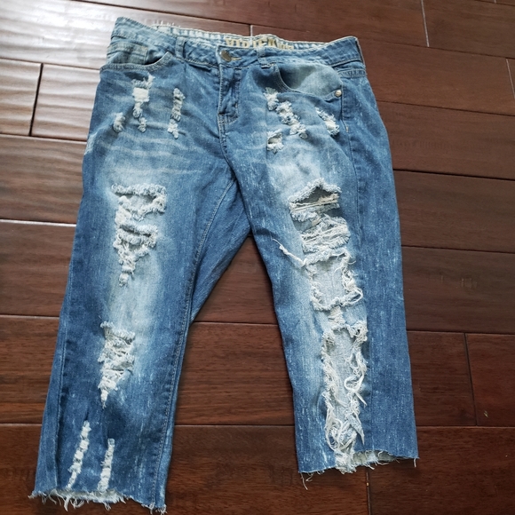 VIP Denim - Women Medium Wash Cutoff Jeans